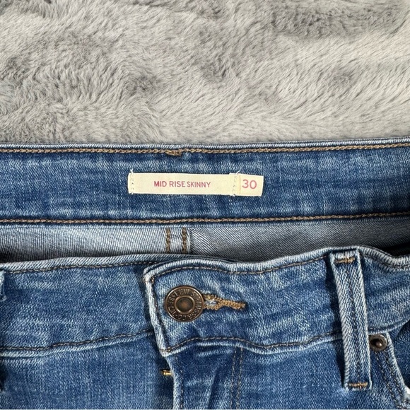 Levi's Blue Ankle Cropped Jeans with Distressed Detail - Picture 8 of 14